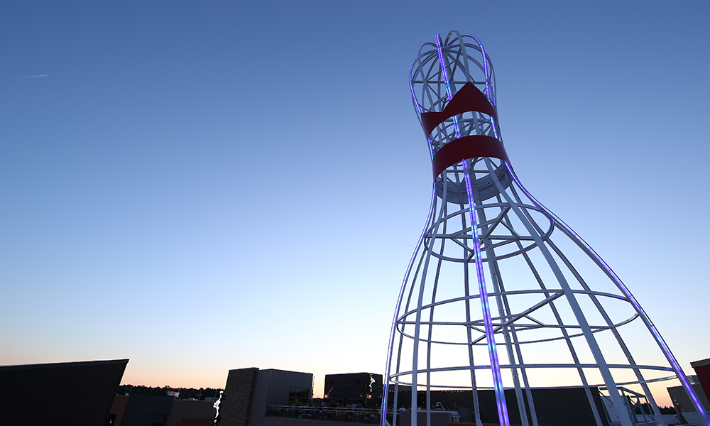 Splitsville statue in Patriot Place.