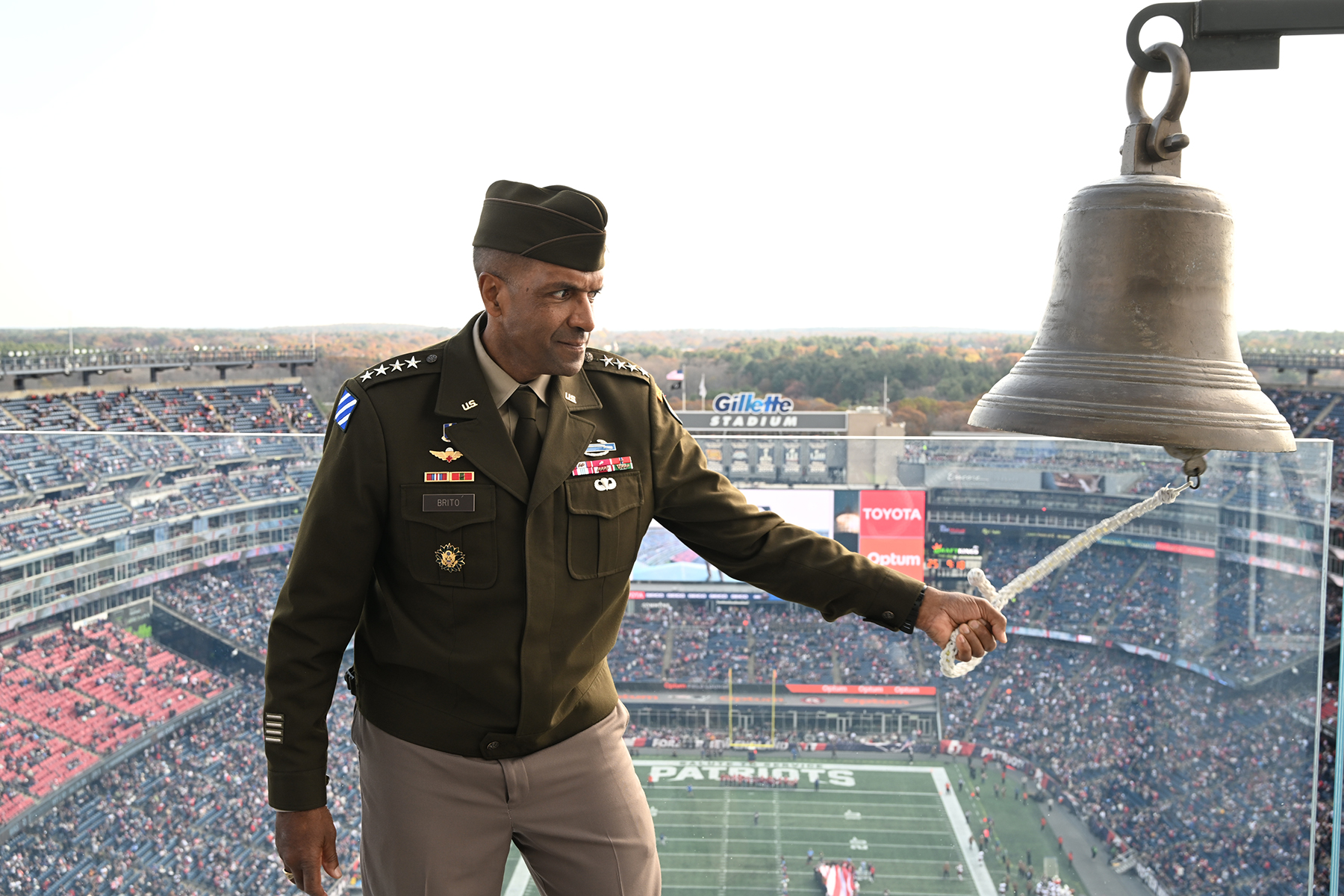 General Gary Brito ringing the bell. General Brito was the keeper of the light on November 5.